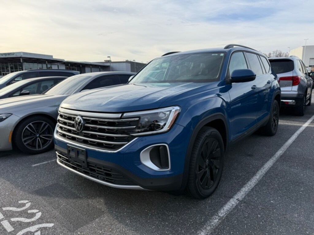 Used 2025 Volkswagen Atlas 2.0T SE w/Technology SUV