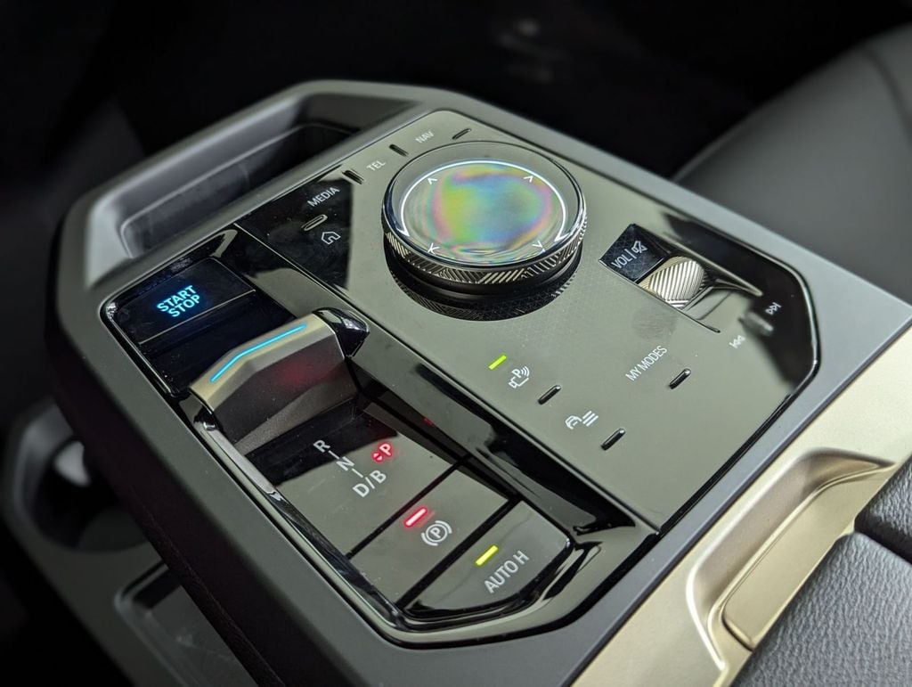 2026 BMW iX 60 - Photo 12