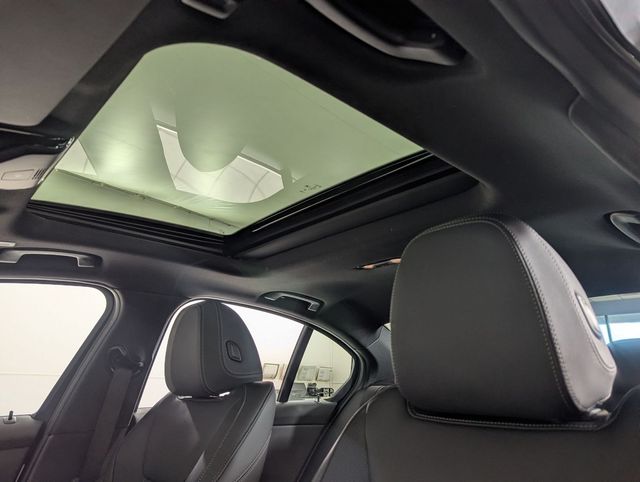 2025 BMW 3 Series 330i - Photo 16