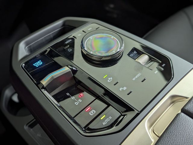 2026 BMW iX 60 - Photo 12