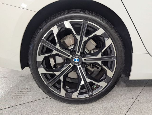 2025 BMW 3 Series 330i - Photo 23