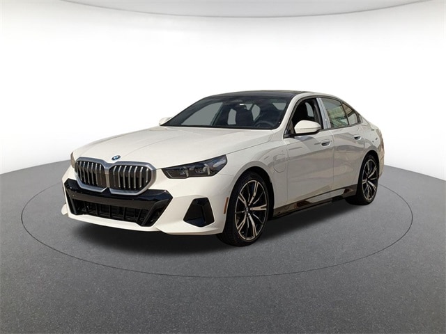 2026 BMW 5 Series 550e's photo