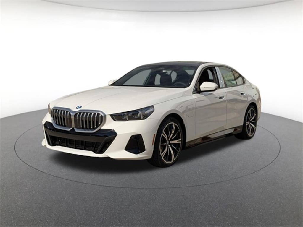 New 2026 BMW 550e xDrive Sedan