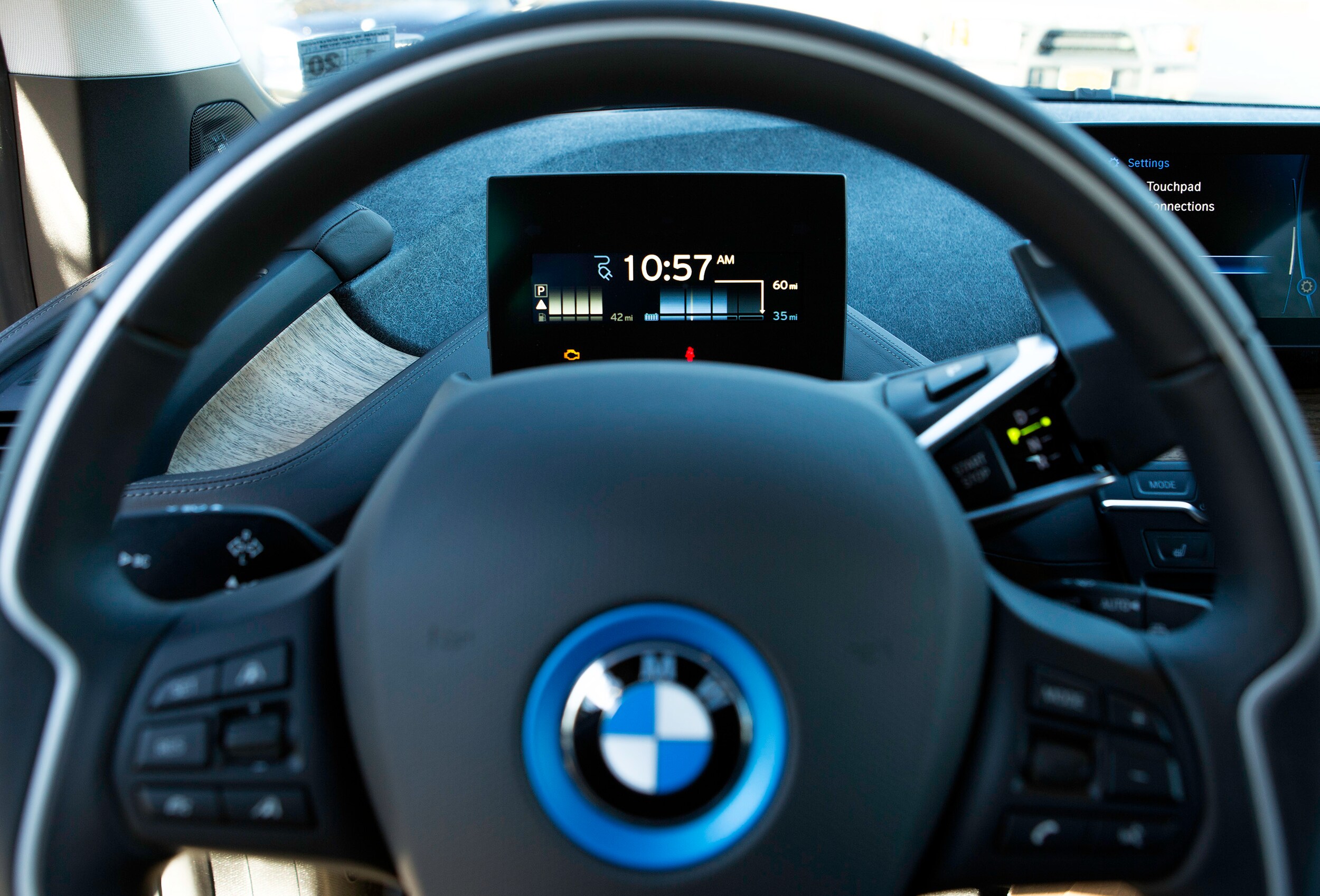 P90171971_highRes_the-bmw-i3-charges-q.jpg