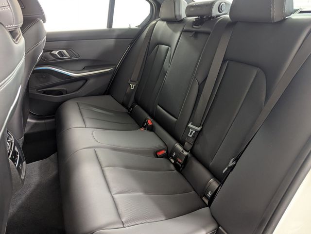 2025 BMW 3 Series 330i - Photo 10
