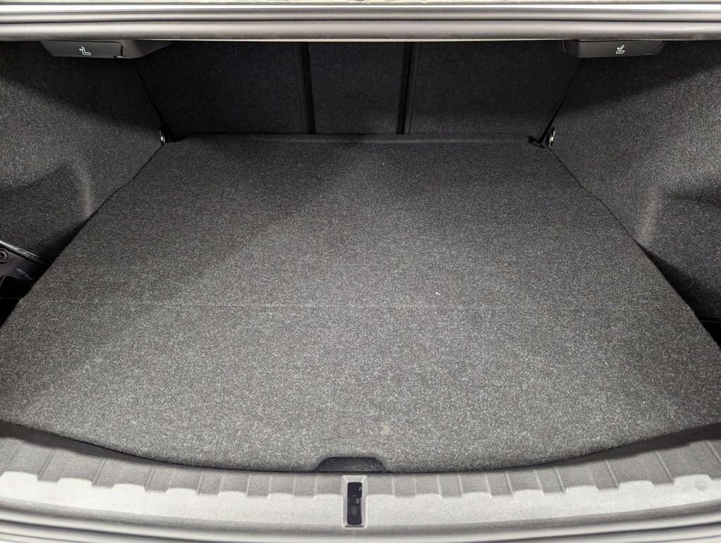 2025 BMW 3 Series 330i - Photo 20