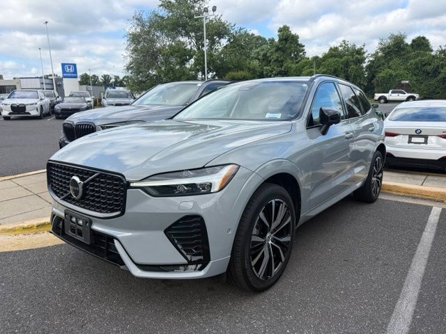 2025 Volvo XC60 B5 Plus Dark AWD's photo