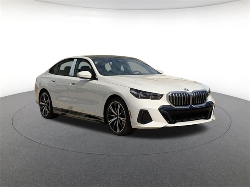 New 2026 BMW 550e xDrive Sedan