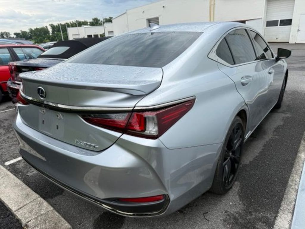 Used 2022 Lexus ES 300h Sedan