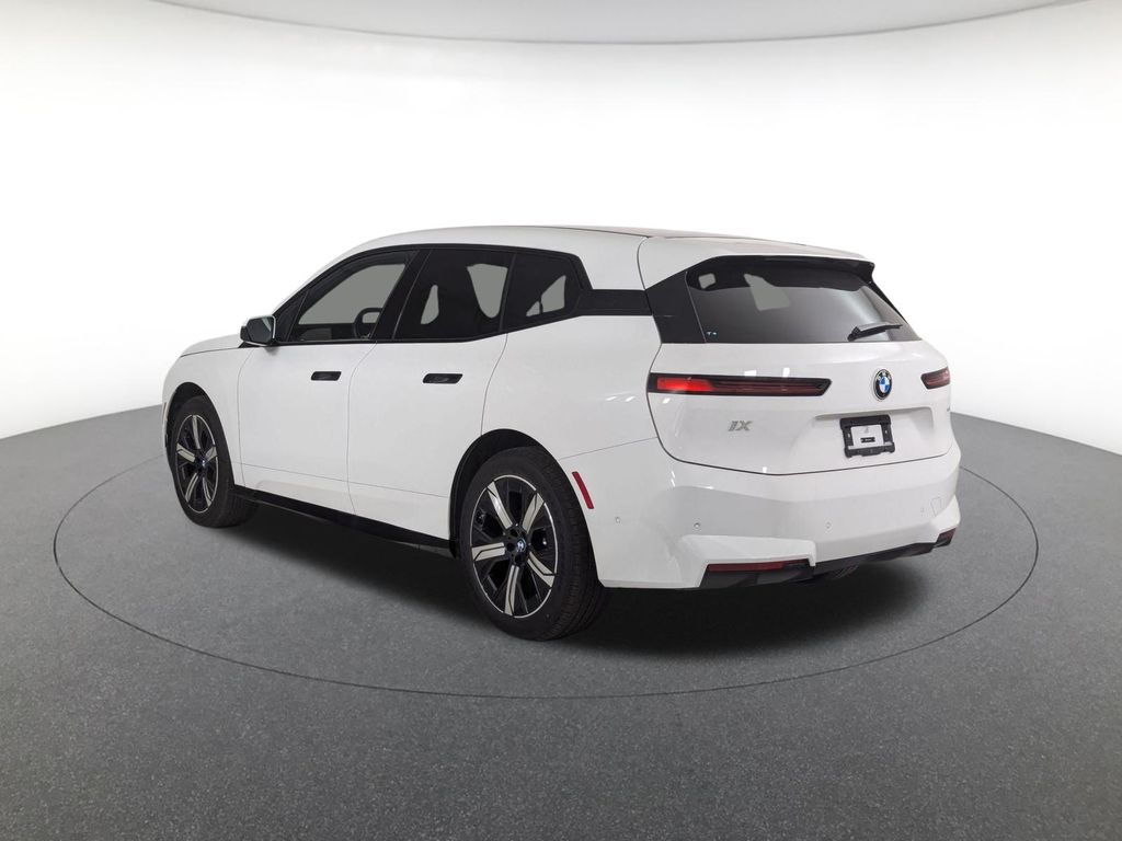 2026 BMW iX 60 - Photo 8
