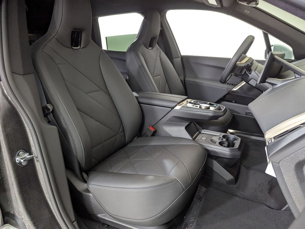 2026 BMW iX 60 - Photo 20