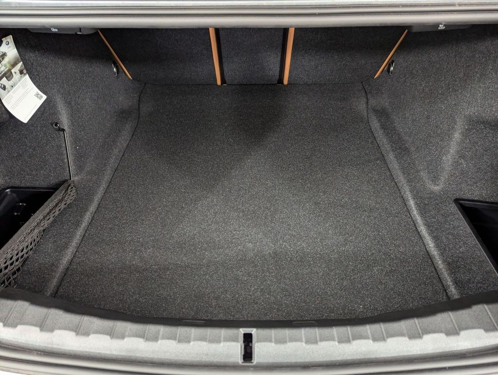 2025 BMW 3 Series 330i - Photo 21