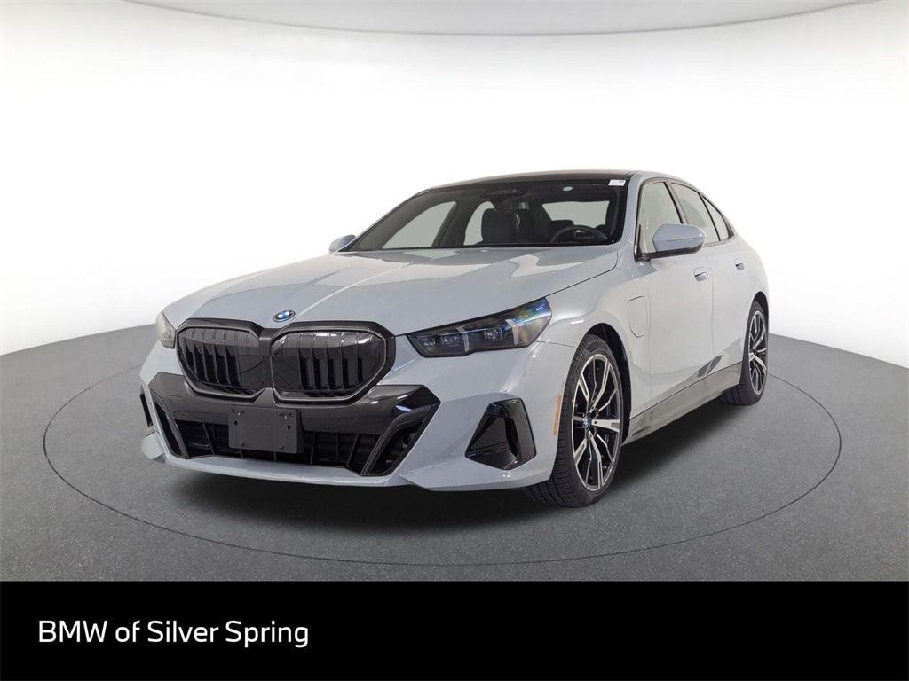 2025 BMW 5 Series 550's photo