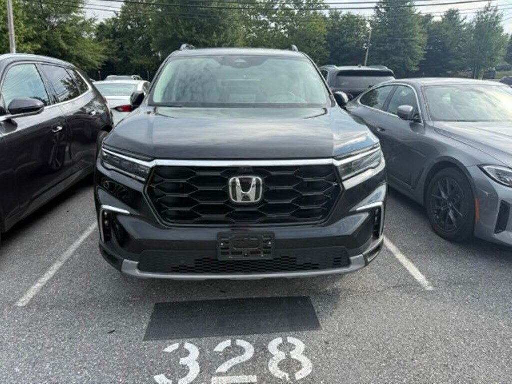 Used 2025 Honda Pilot Elite SUV