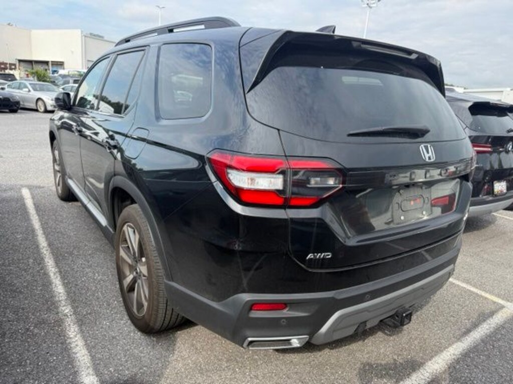 Used 2025 Honda Pilot Elite SUV