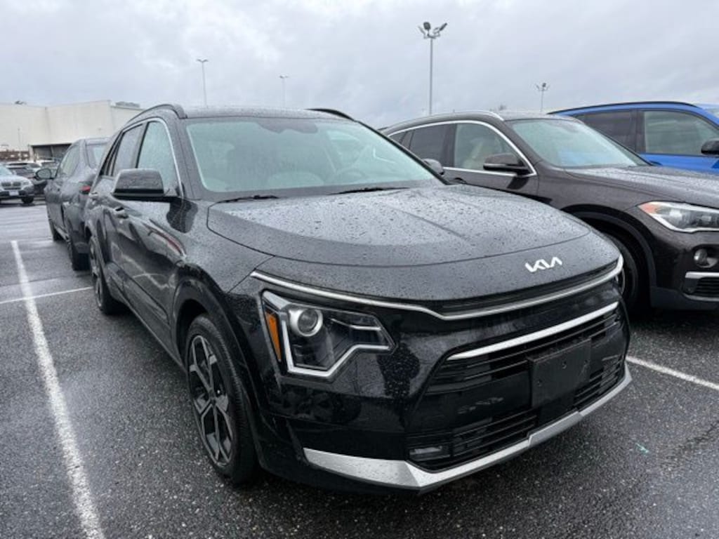 Used 2023 Kia Niro EX Touring SUV