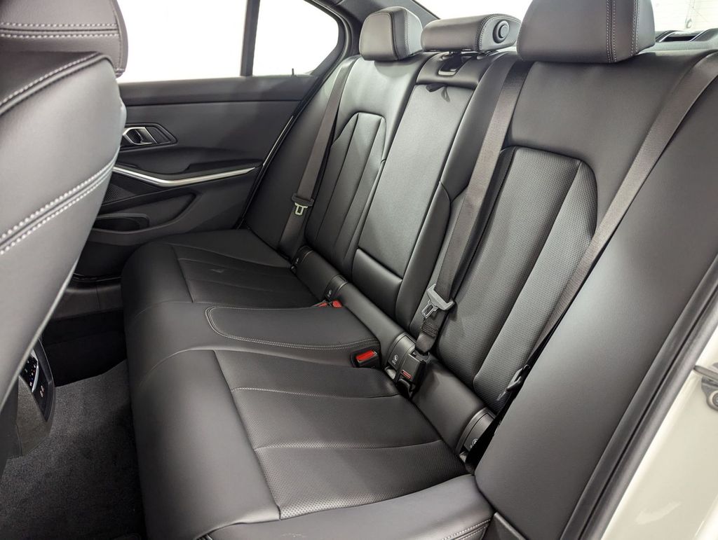 2025 BMW 3 Series 330i - Photo 10