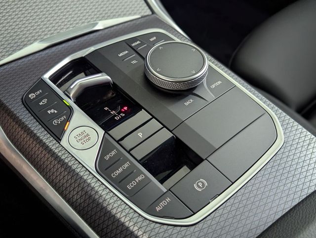 2025 BMW 3 Series 330i - Photo 12