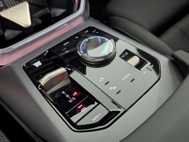 2025 BMW X3 30 - Photo 12