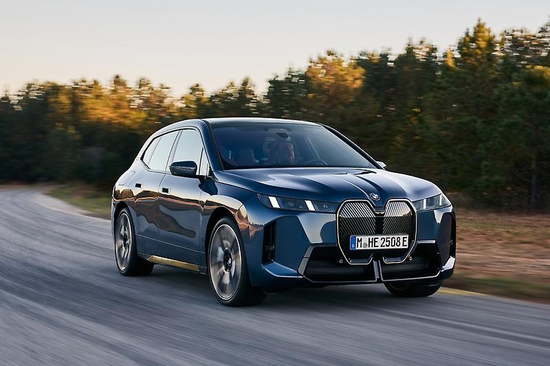 2026-bmw-iX-cruising.png