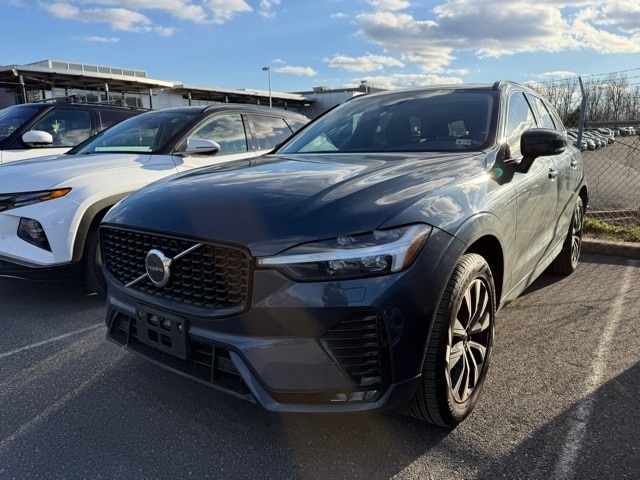 2024 Volvo XC60 Core's photo