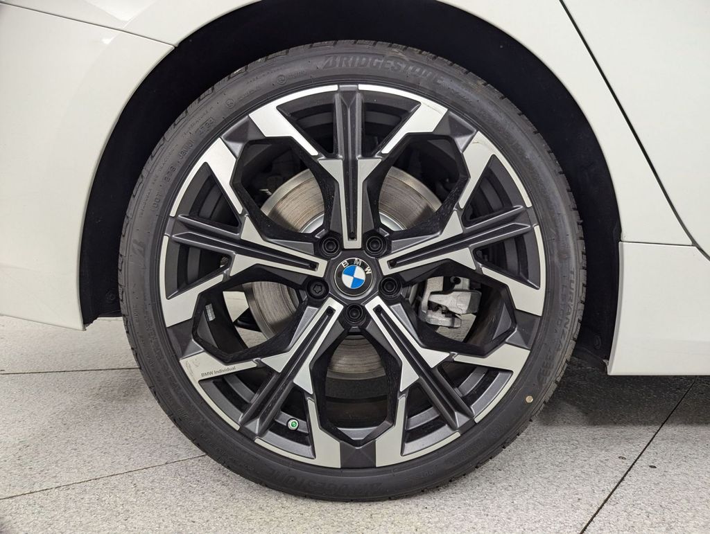 2025 BMW 3 Series 330i - Photo 21