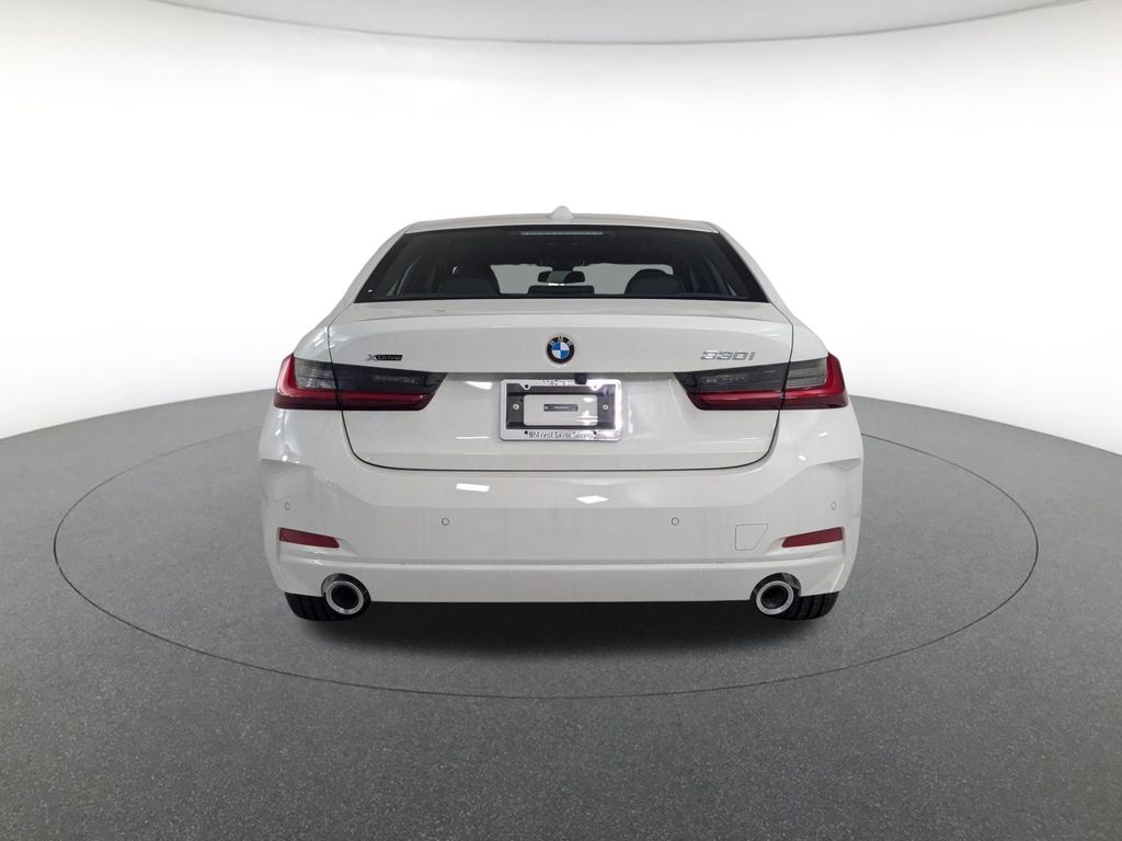 2025 BMW 3 Series 330i - Photo 6
