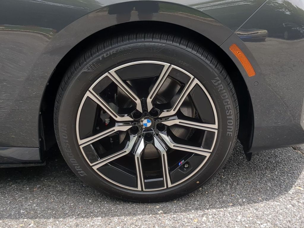 2026 BMW i7 60 - Photo 17