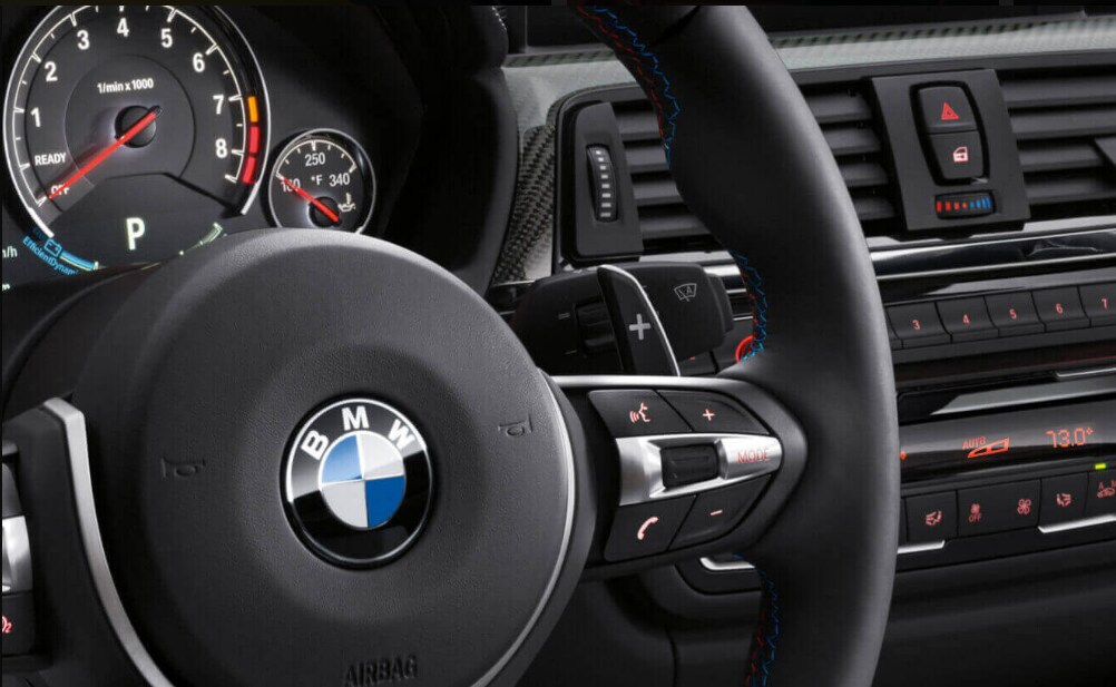 2018 BMW M4 interior steering wheel.PNG