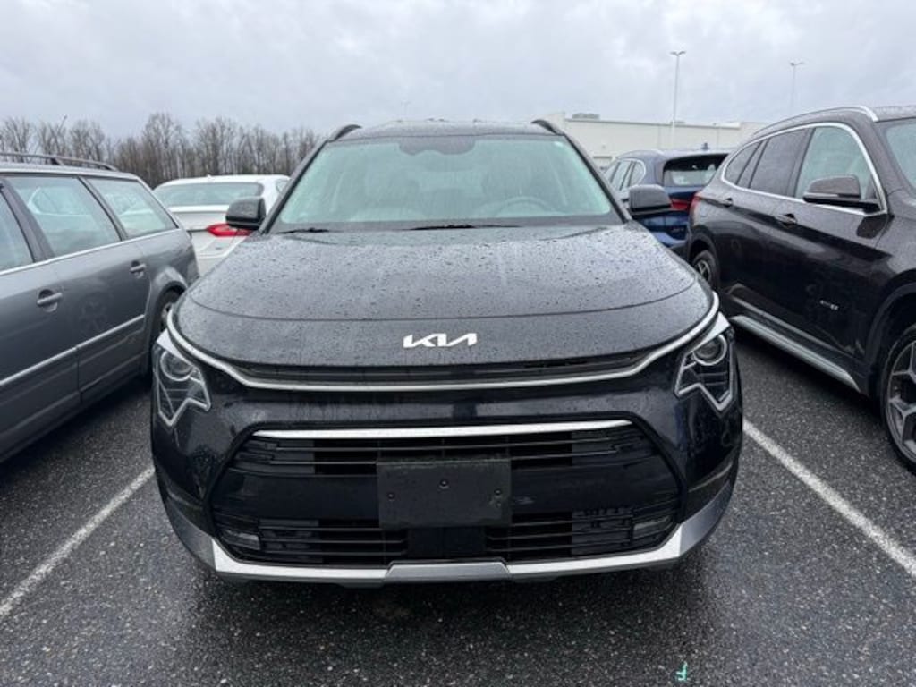 Used 2023 Kia Niro EX Touring SUV