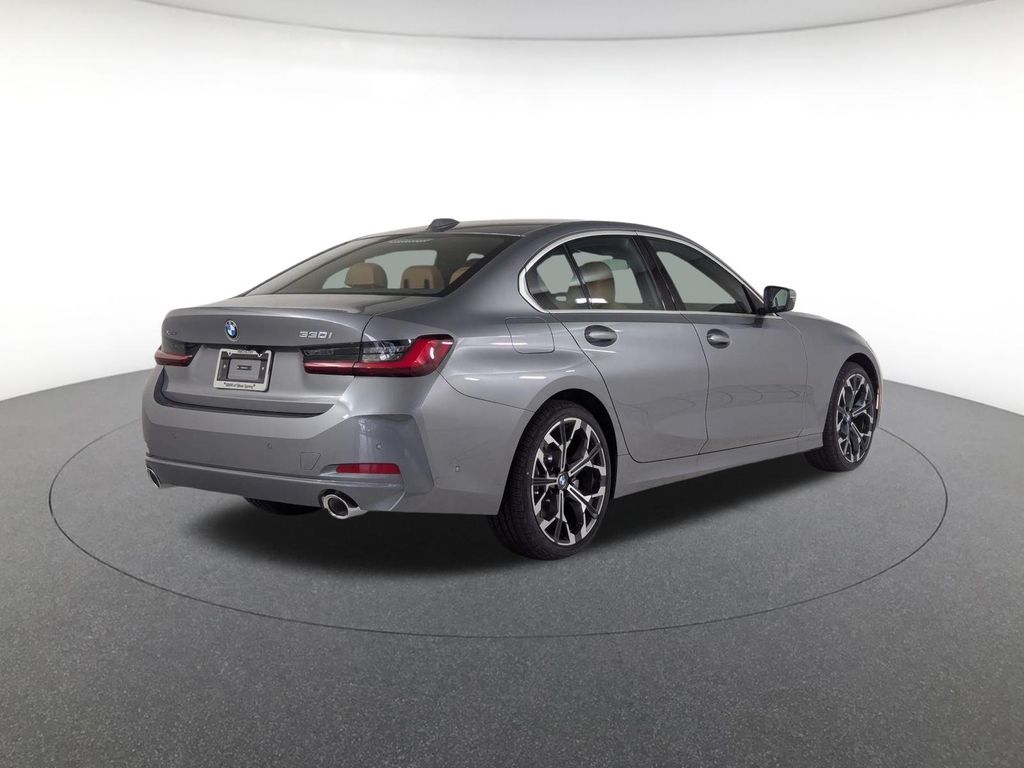 2025 BMW 3 Series 330i - Photo 5