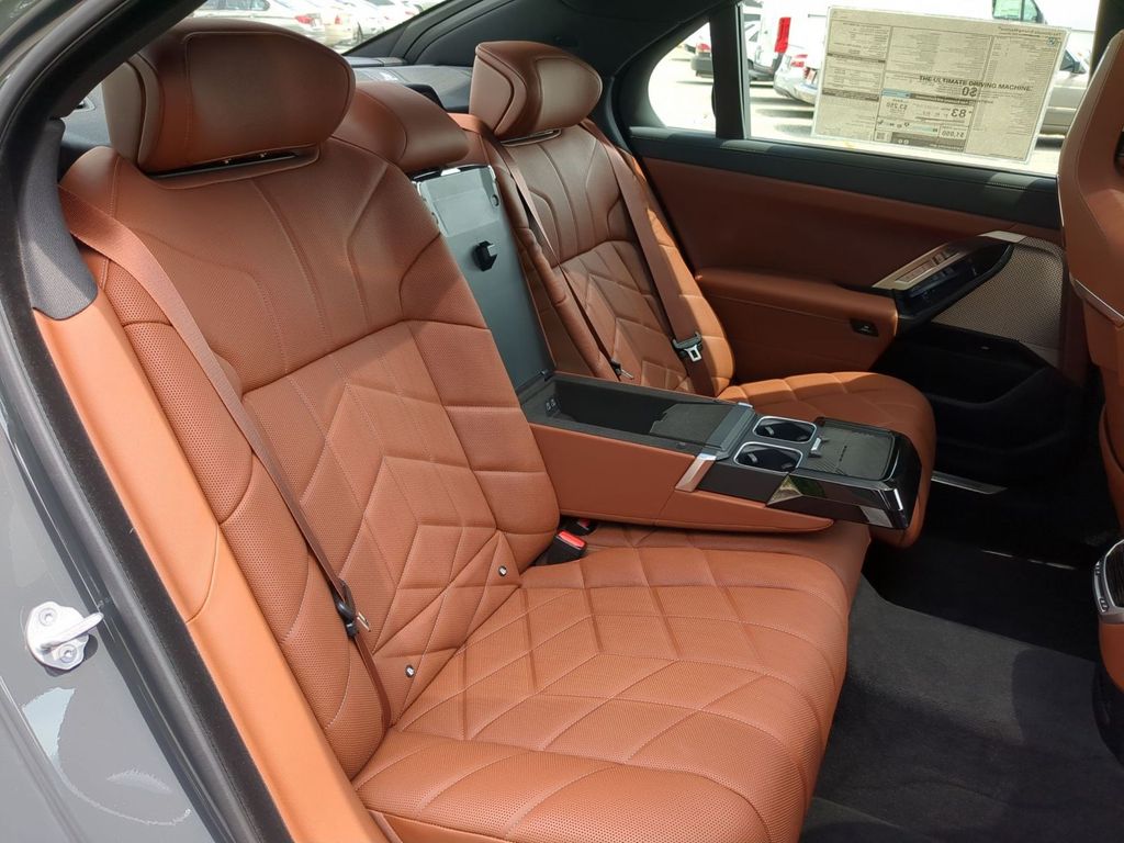 2026 BMW i7 60 - Photo 16