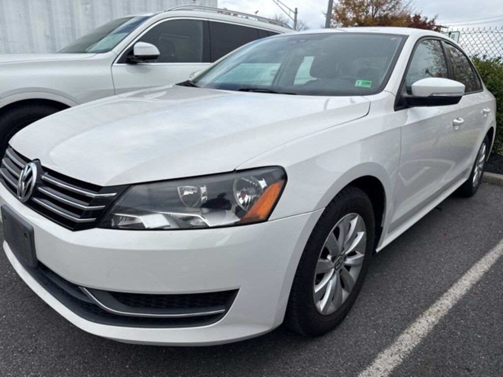 Used 2014 Volkswagen Passat 1.8T Wolfsburg Edition Sedan