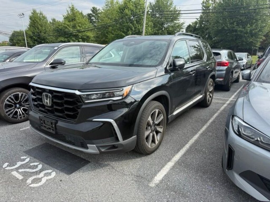 Used 2025 Honda Pilot Elite SUV