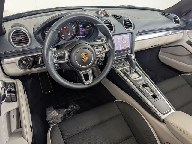 2018 Porsche 718 11