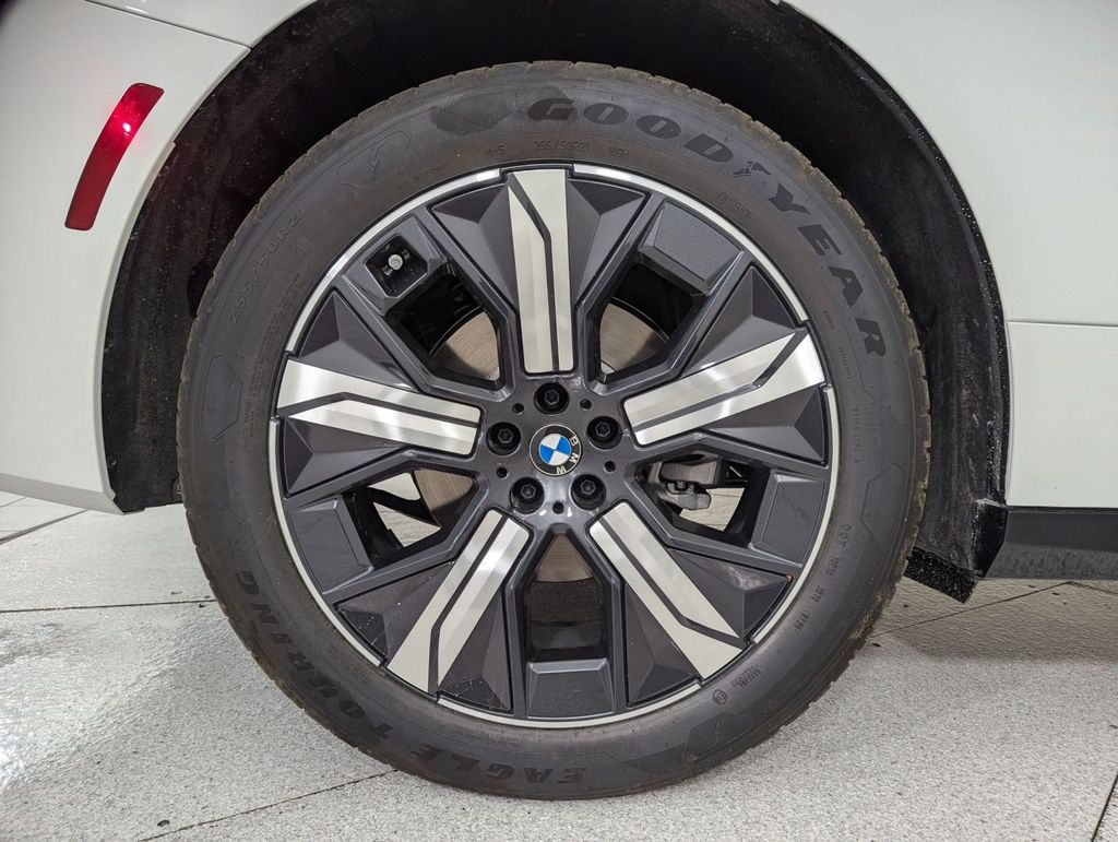 2026 BMW iX 60 - Photo 23