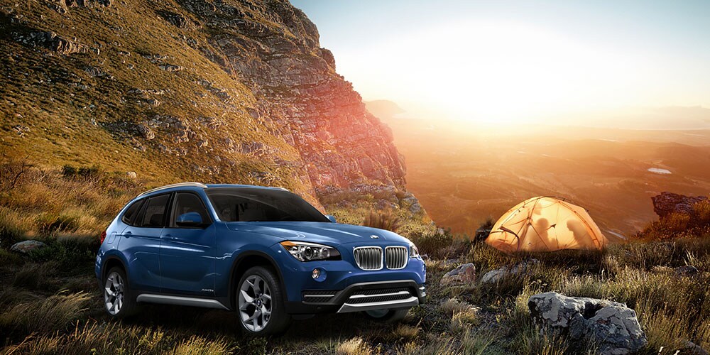 2016_BMW_X1_xdrive28i_Blue_DesertMountainTop.jpg