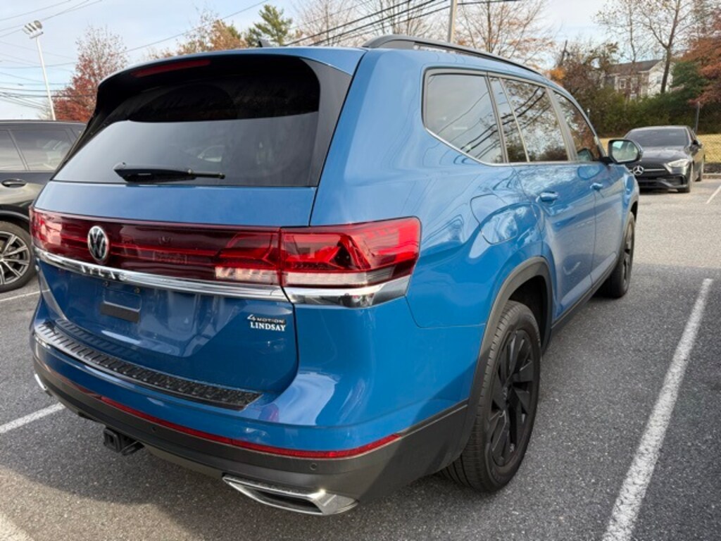 Used 2025 Volkswagen Atlas 2.0T SE w/Technology SUV