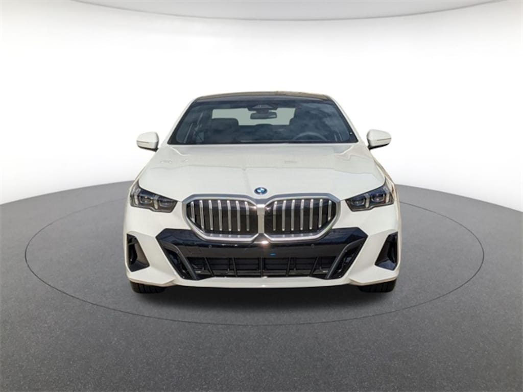 New 2026 BMW 550e xDrive Sedan