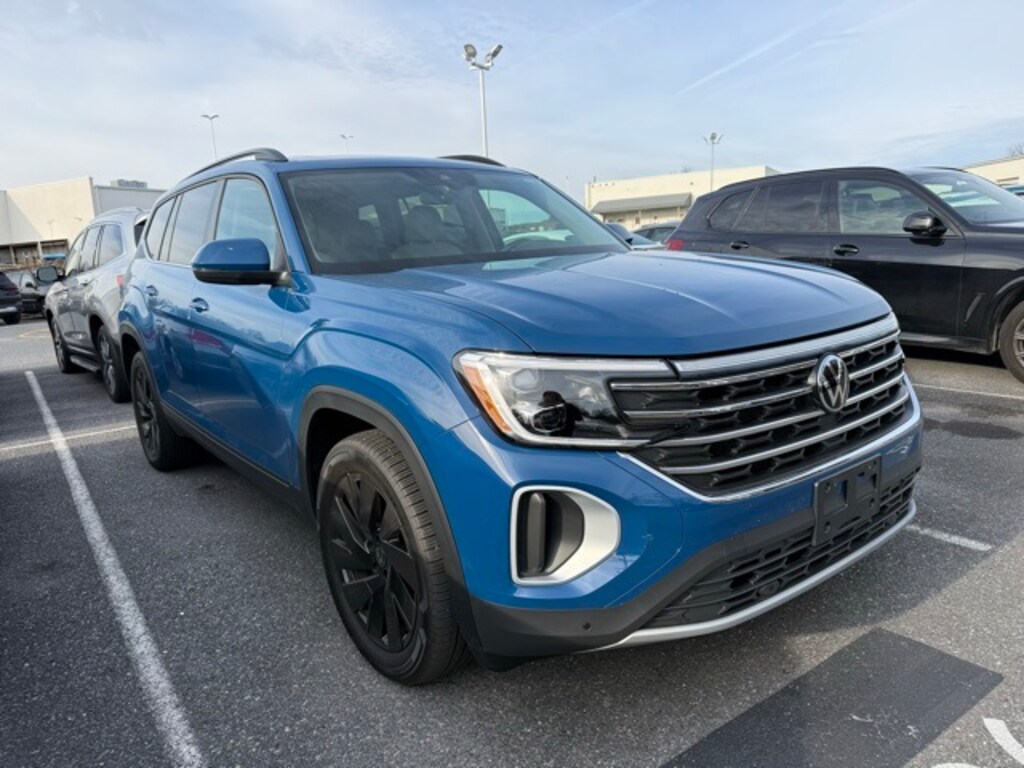 Used 2025 Volkswagen Atlas 2.0T SE w/Technology SUV