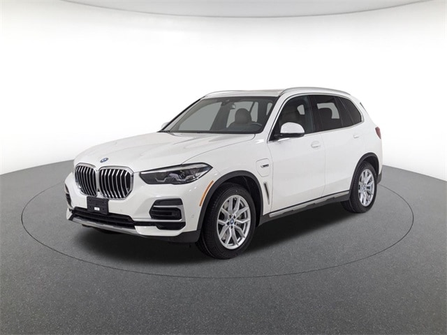 2023 BMW X5 45e's photo