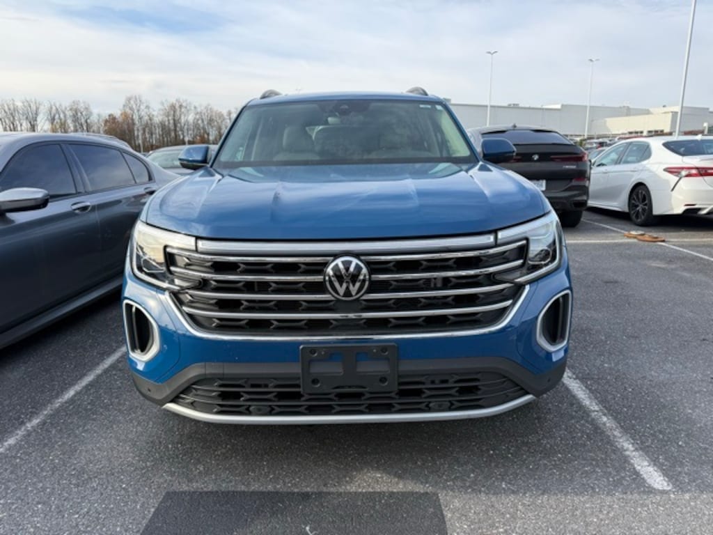 Used 2025 Volkswagen Atlas 2.0T SE w/Technology SUV