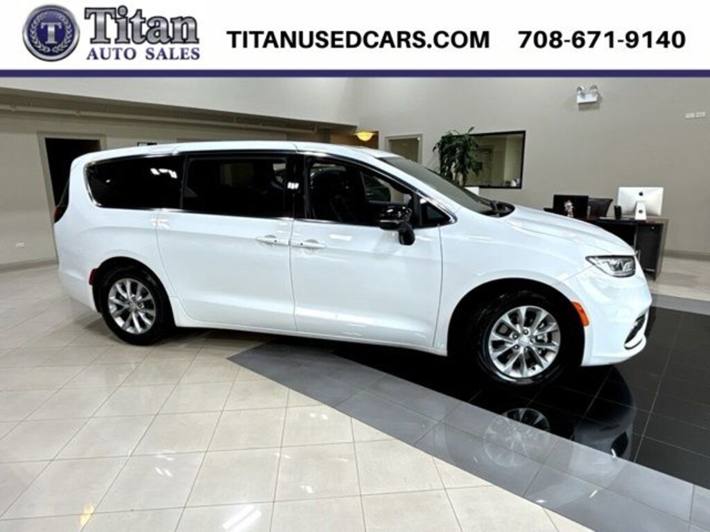Used 2026 Chrysler Pacifica Limited Van Passenger Van