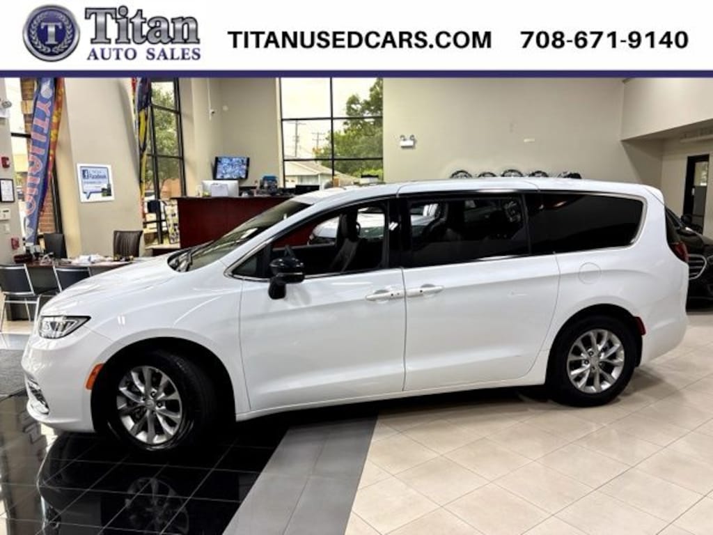 Used 2026 Chrysler Pacifica Limited Van Passenger Van