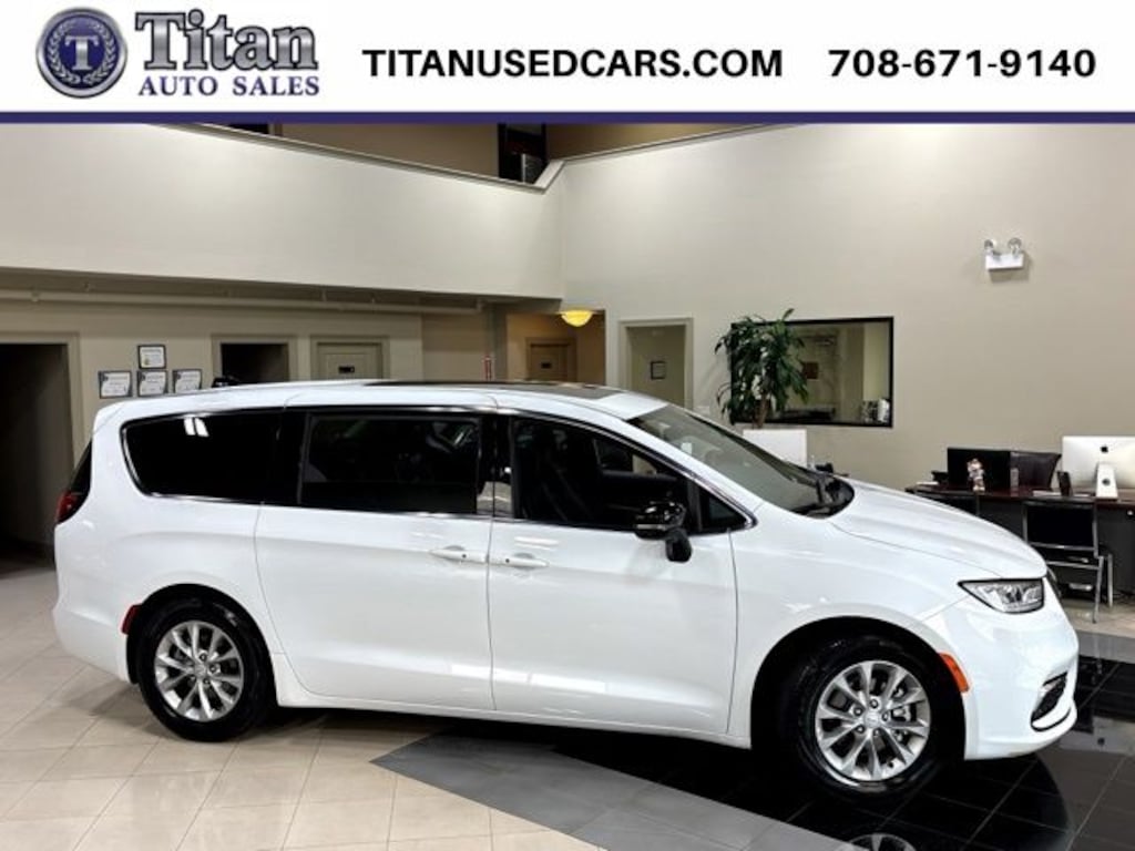 Used 2026 Chrysler Pacifica Limited Van Passenger Van