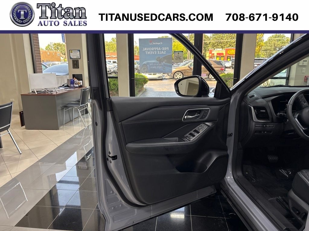 Used 2024 Nissan Rogue Platinum SUV