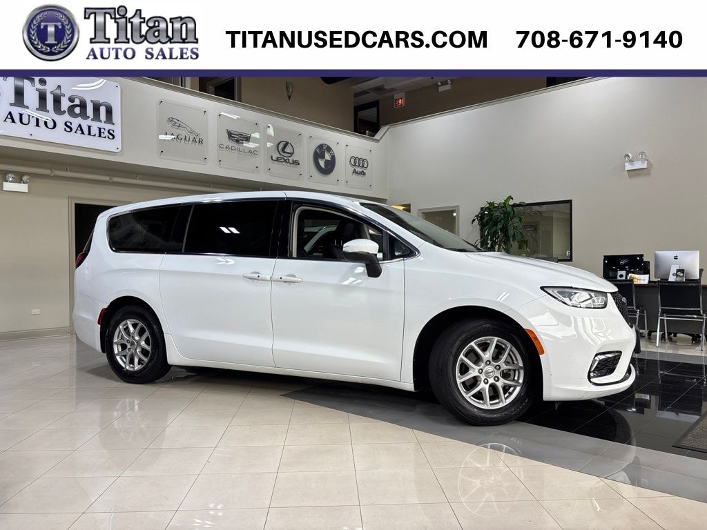Used 2023 Chrysler Pacifica Touring L Van Passenger Van