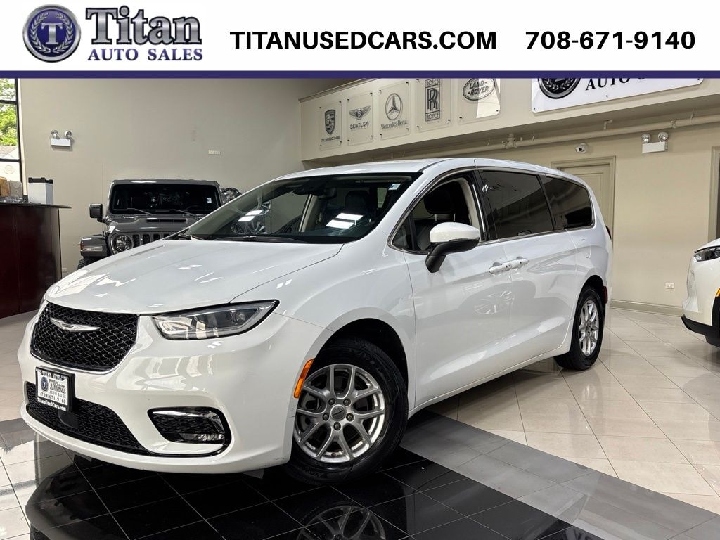 Used 2023 Chrysler Pacifica Touring L Van Passenger Van