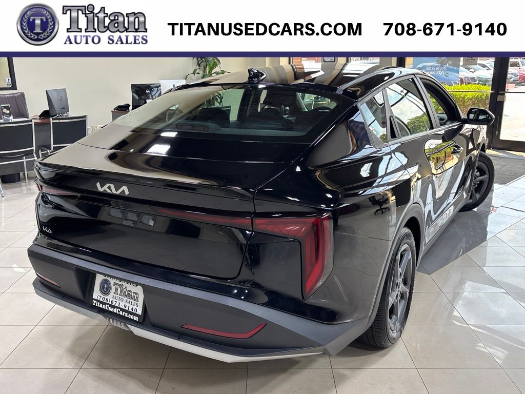 2025 Kia K4 LXS - Photo 11