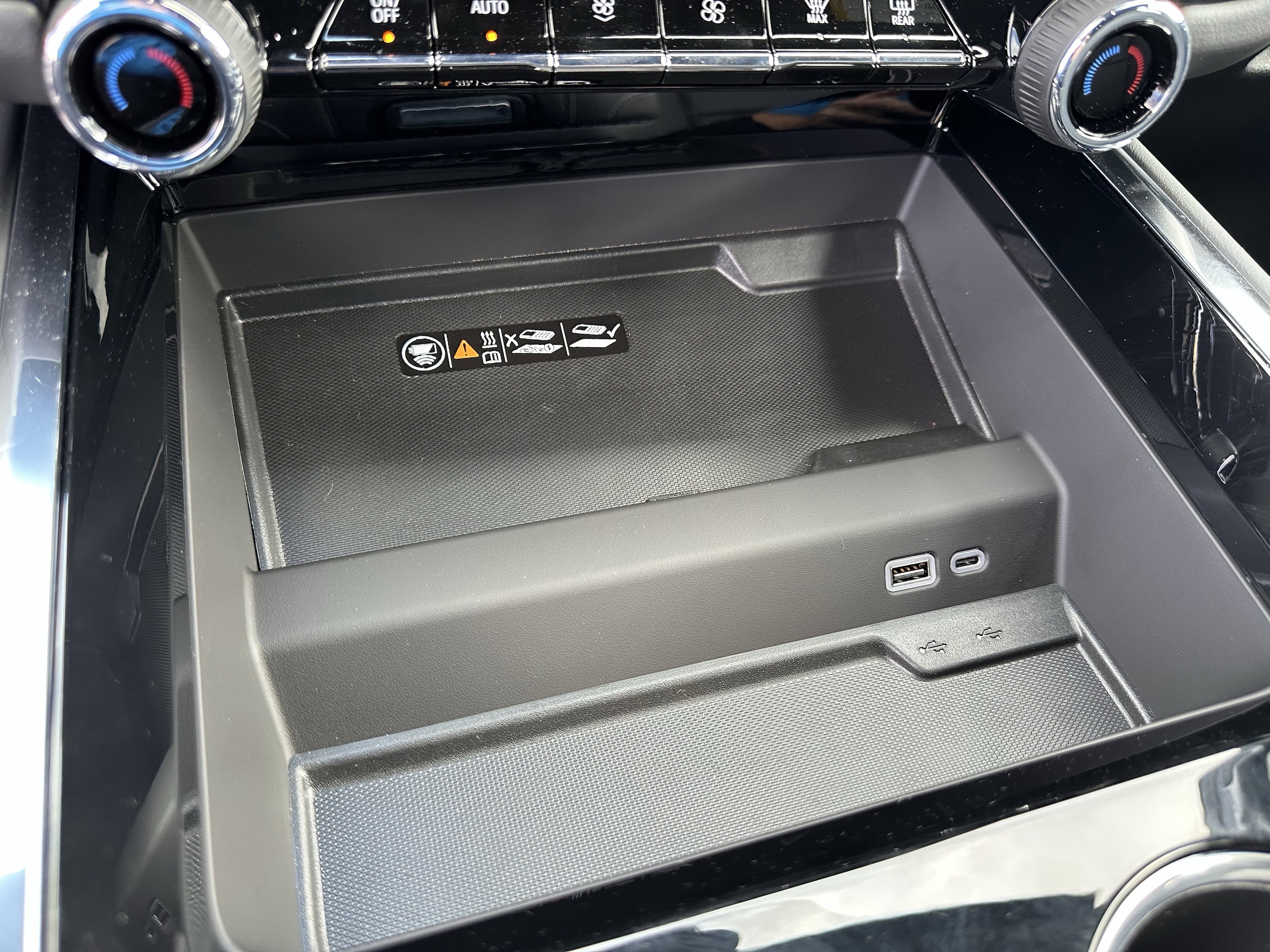 2025 Chevrolet Suburban Premier - Photo 36
